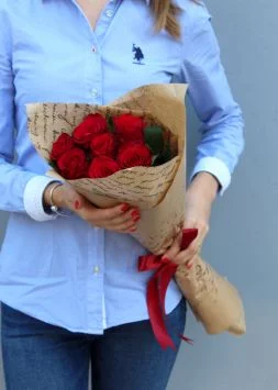 Розы красные 7 шт